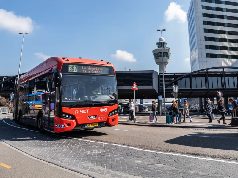 Connexxion bus Schiphol plaza